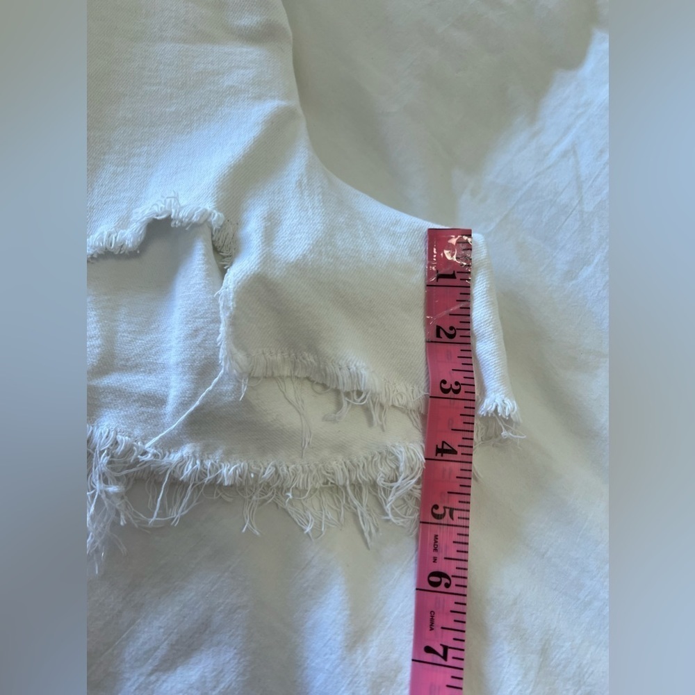 Good American Bombshell Short | White Frayed Hem | Size 16 NWT - Picture 5 of 9
